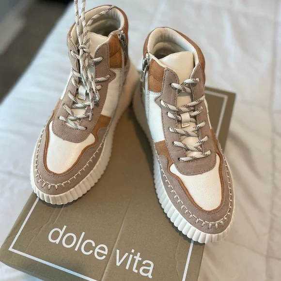 Dolce Vita Daley Sneaker - Picture 11 of 11